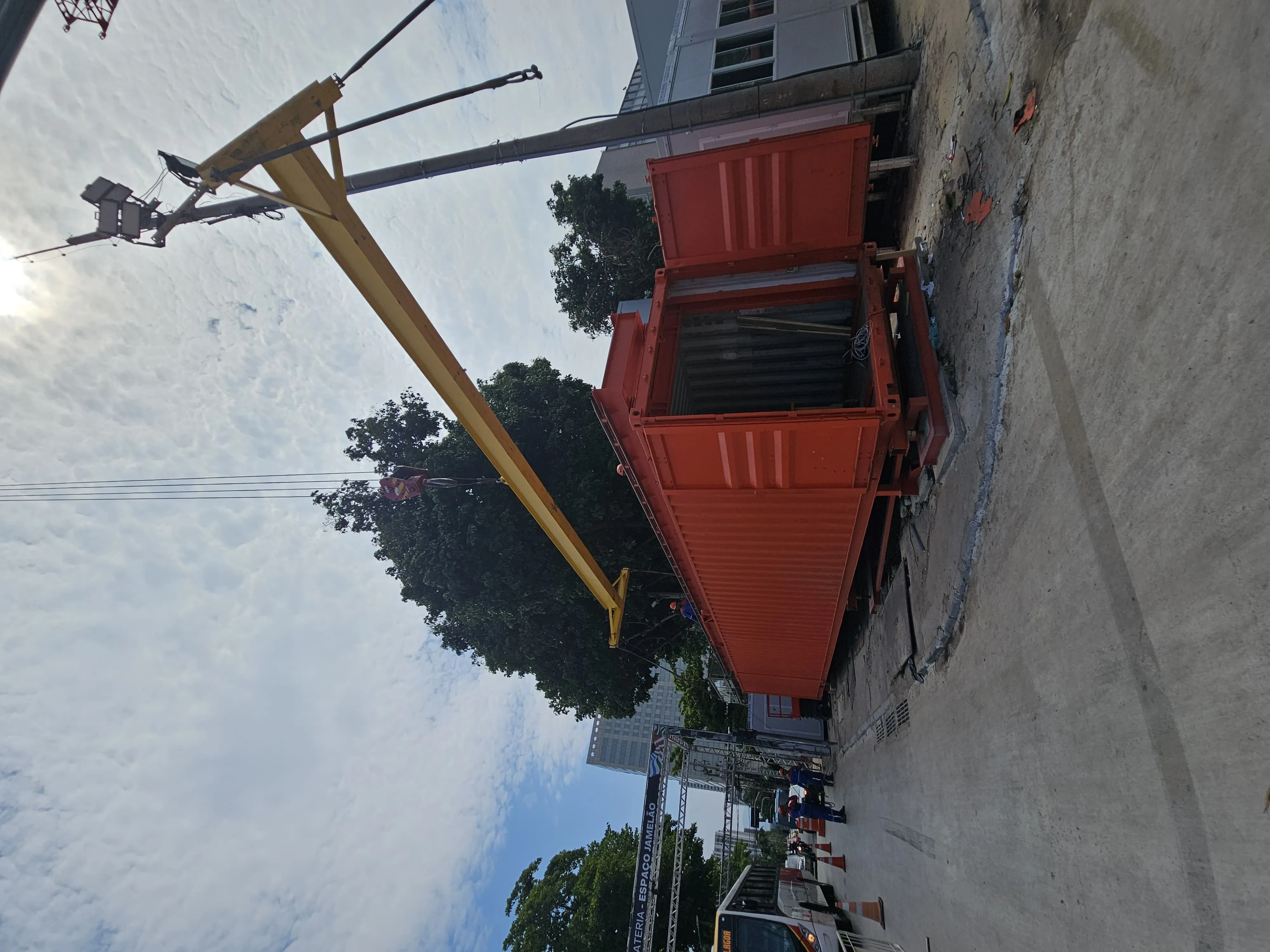 Desmontagem de estrutura metálica