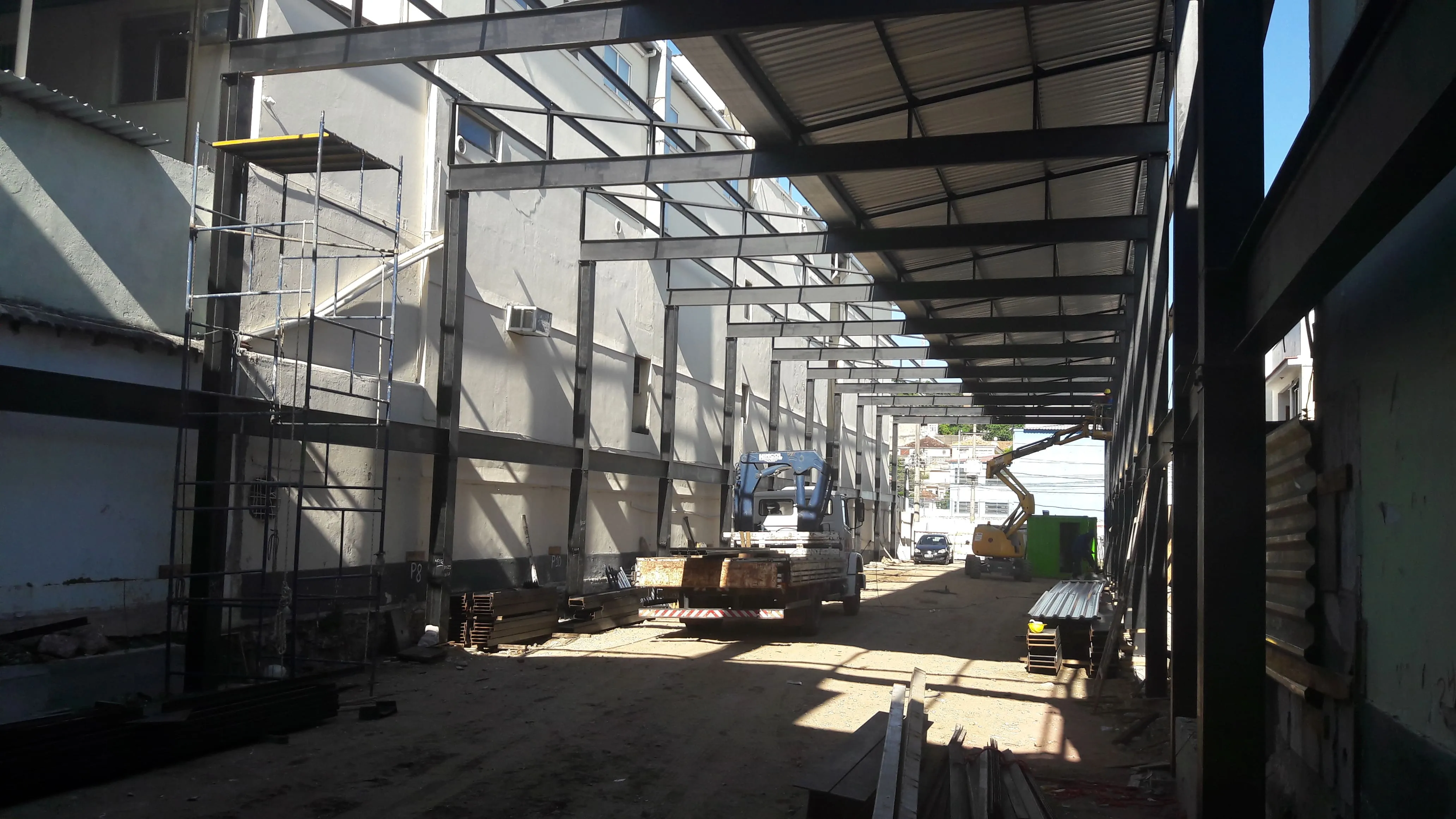 Estrutura de ferro para telhado