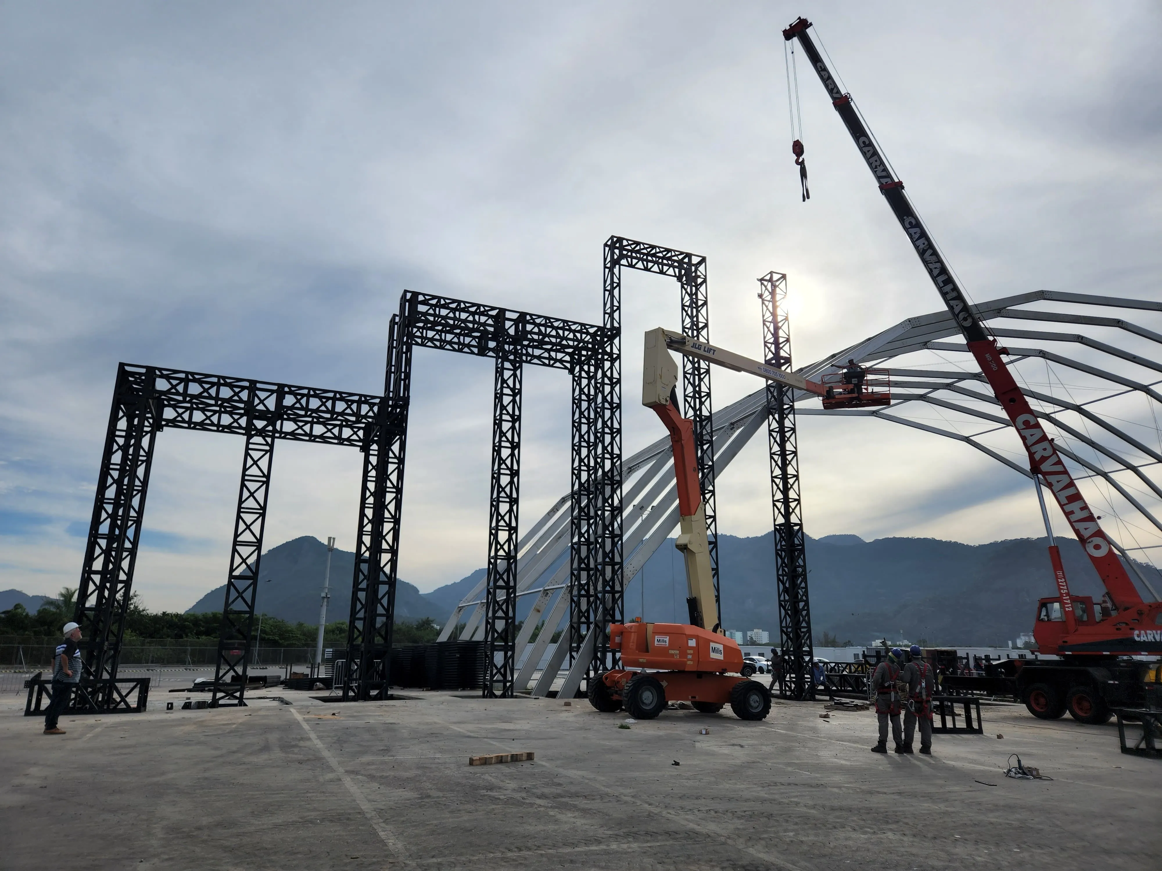 Montagem de cobertura metálica