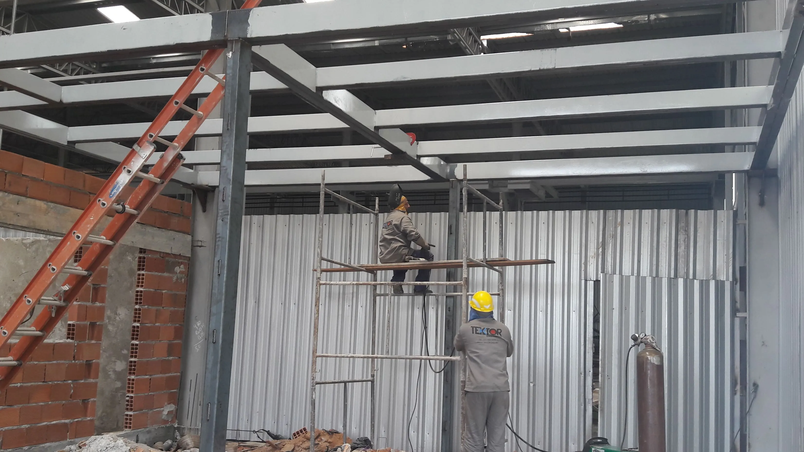 Vigas metálicas para construção civil